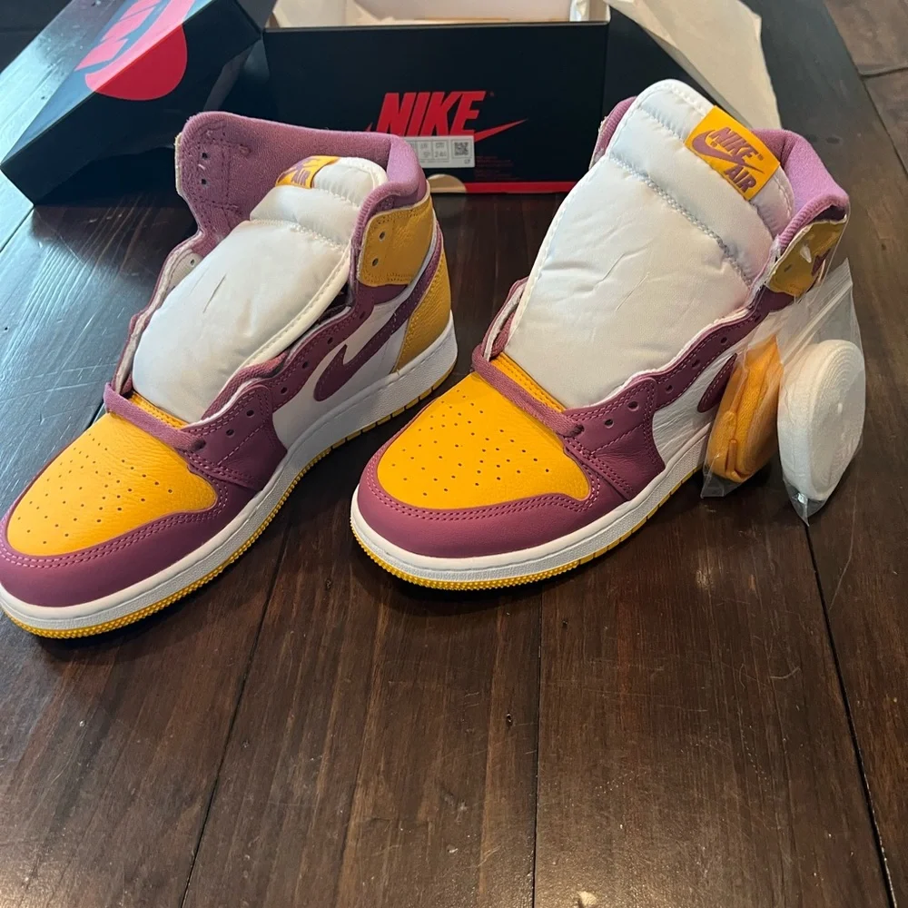 NWT Nike Air Jordan 1 Retro High OG Brotherhood youth size 6. - Picture 8 of 10